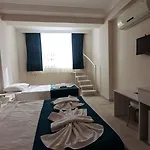 Aquila ホテル 3*